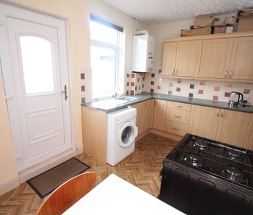 2 Bedroom Mid Terraced House - Photo 5