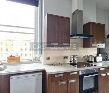 1 bedroom in a flat share to rent - Photo 2