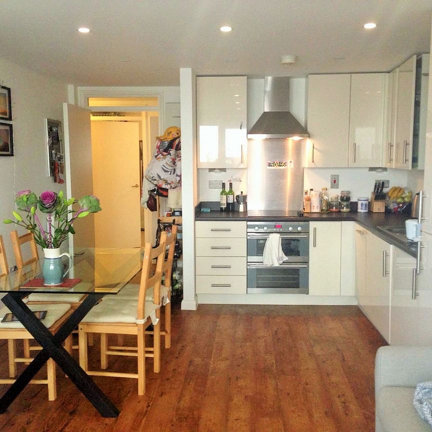 2 Bed Flat, Ramsgate Street, E8 - Photo 1