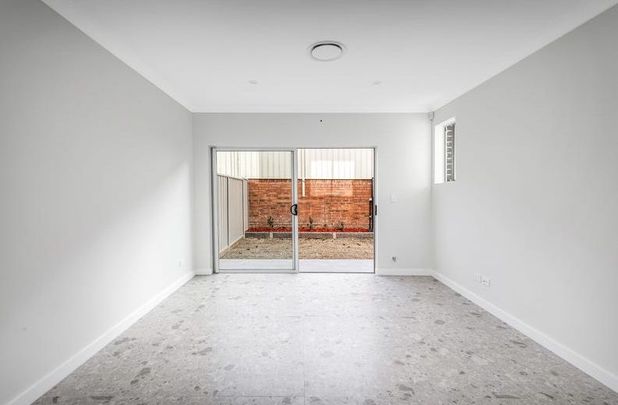 THREE BEDROOM TOWNHOUSE - Photo 1