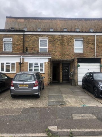 3 bedroom terraced house to rent - Photo 3