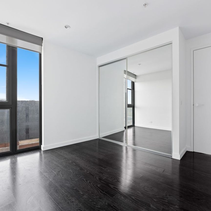 Stunning Two Bedroom Apartment with City Views! - Photo 1