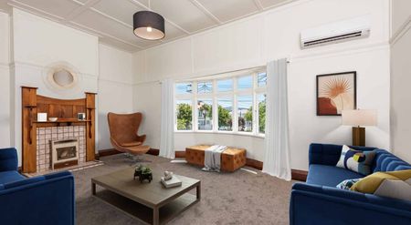 Newtown Villa, 5 double bedrooms, 1.5 bathrooms, close to the hospital - Photo 2