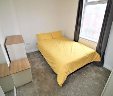 4 bedroom terraced house to rent - Photo 5