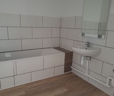 Location Appartement 3 pièces 74m² LENS 62300 - Photo 5