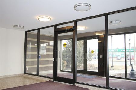 Lawrence Avenue East Apartments - Photo 3