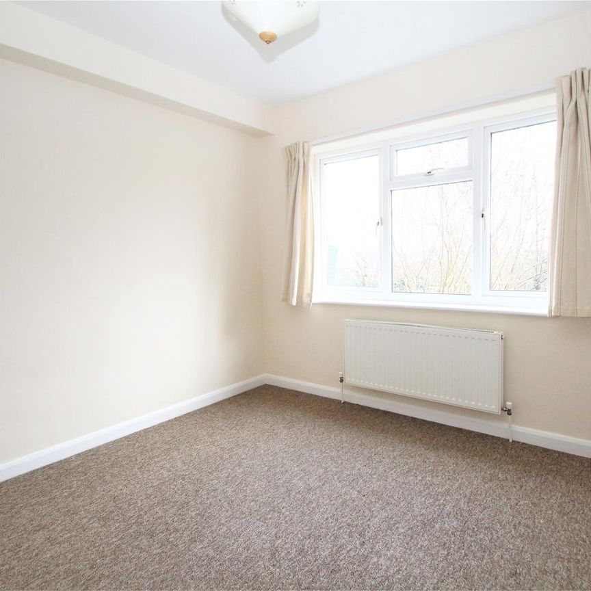 Deeds Grove, High Wycombe - Photo 1