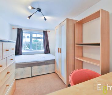 4 bedroom terraced house to rent - Photo 1