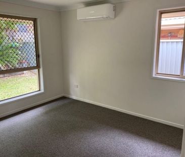 Beautiful Spacious Home Situated in Parkwood - Photo 3