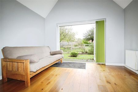 1 bedroom detached house to rent - Photo 2