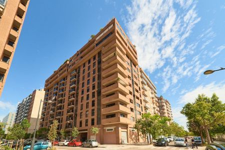 3 room luxury penthouse for rent in Valencia, Spain - Photo 2