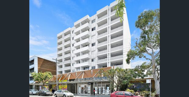 Luxury Apartment with Sydney CBD Views - Photo 1