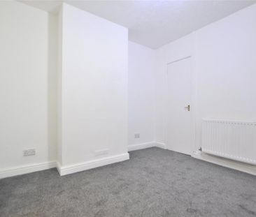 2 bedroom end of terrace house to rent - Photo 6