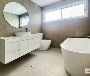 Modern Freestanding Townhouse - Photo 4