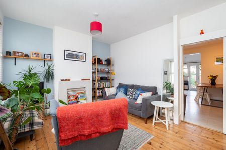 2 bedroom mid terraced house to rent, - Photo 2