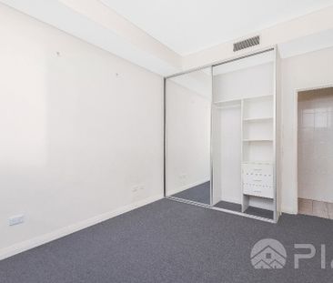 Spacious Two Bedroom Apartment - Photo 6