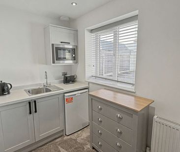 Normanton Drive Room 6 - Photo 4