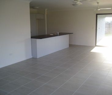 Spacious Family Home in Quiet Kelso Street - Photo 1