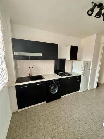 Location appartement rénové 3 pièces 53.59 m² à Crest (26400) 5 - Photo 2