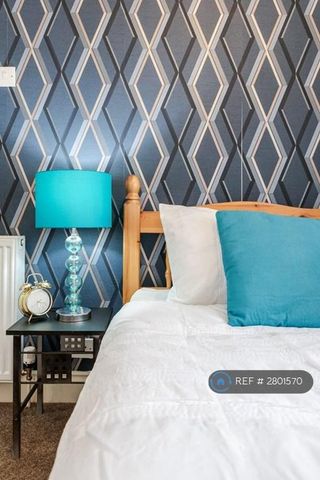 4 bedroom semi-detached house to rent - Photo 5