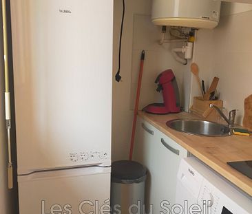 Location appartement studio 18 m² Hyères - Photo 4