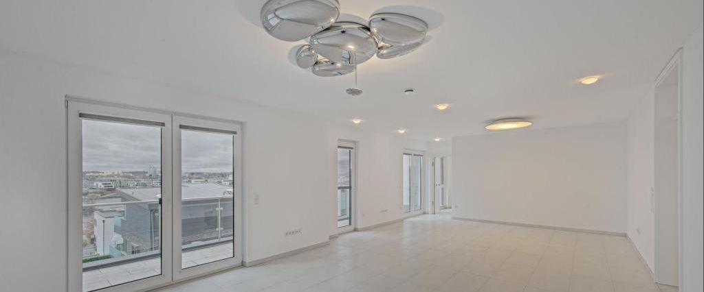 Moderner Luxus mit Seeblick - Photo 1