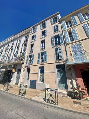 À louer – Charmant studio en centre-ville de Hyères - Photo 4