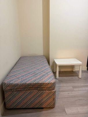 Room in a Shared House, Erskine Road, E17 - Photo 1