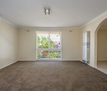 Beautifully Updated Unit in a Prime Northcote–Fairfield Location - Photo 3