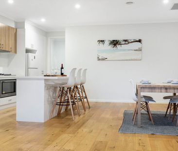 Modern Three-Bedroom Oasis in a Prime Seaside Location - Photo 5