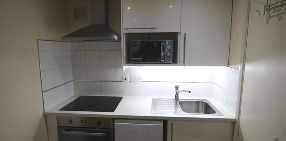 Studio to rent - Photo 2