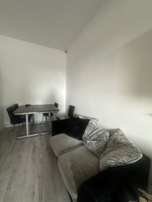 Room in a Shared House, Coventry Road, B10 - Photo 1