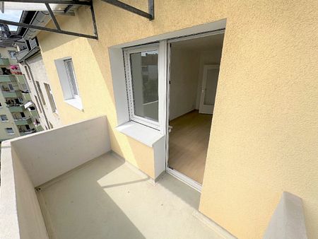 Gepflegte Drei-Zimmerwohnung mit modernem Duschbad und Balkon - Foto 4