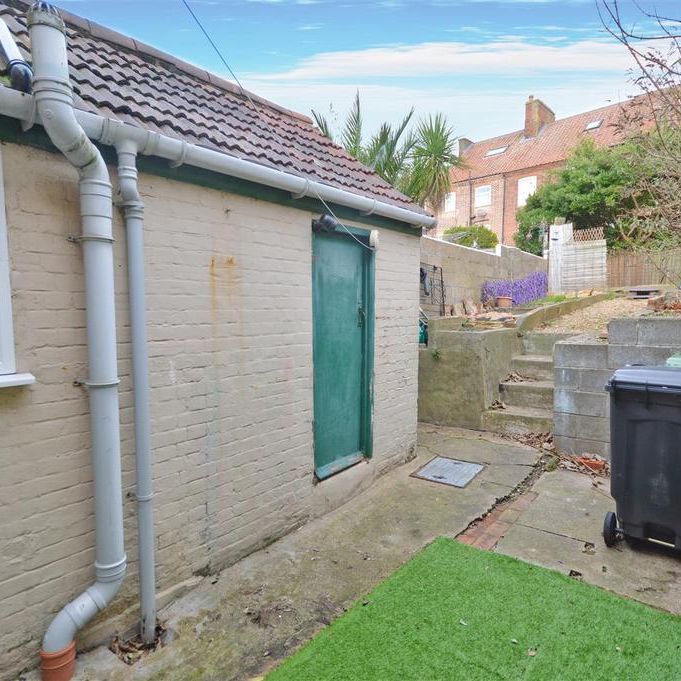 2 bedroom terraced house to rent - Photo 1