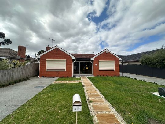 1/4 Dickinson Street, Hadfield, VIC 3046 - Photo 1