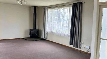 Charming 3-Bedroom Family Home for Rent in Paeroa - Photo 3