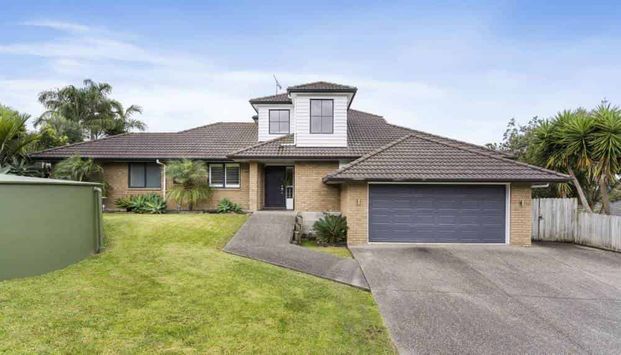 Coastal Luxury Living – Stunning 4 Bedroom Hom... - Photo 1