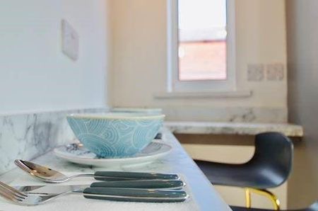 1 bedroom in a house share to rent - Photo 5