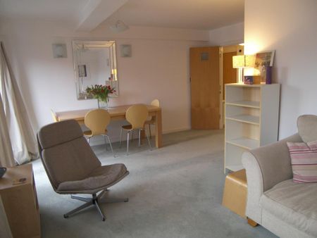 2 bedroom flat to rent - Photo 3