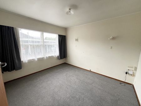 Down a quiet driveway, you’ll find this tidy and well-presented brick unit offering comfort and convenience in a fantastic location. - Photo 3