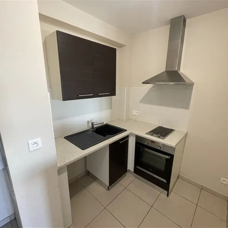 Location appartement 1 pièce - 32m² à Saint pierre (97410) - Photo 1