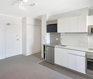 Furnished Modern Studio Unit in Randwick Central! - Photo 5