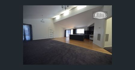 LARGE 5 BEDROOM FAMILY HOME - Photo 2