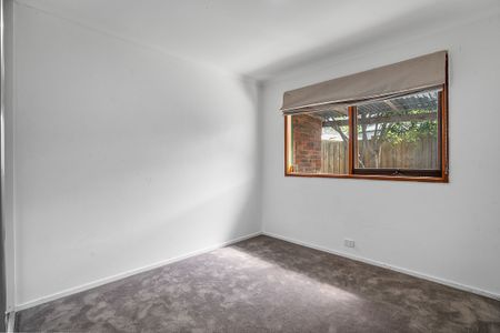 Neat, Sweet and Complete - Photo 2