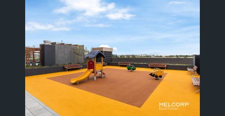 STYLISH COMFORT IN A PRIME LOCATION - UNFURNISHED - Photo 4