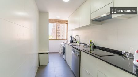 3 bedroom luxury Apartment for rent in Valencia - Photo 3