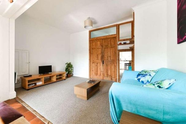 Lovelace Road, Surbiton, KT6 - Photo 1