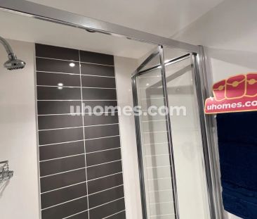 Premium 2 Bed Apartment - Photo 2