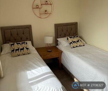 2 bedroom penthouse to rent - Photo 6