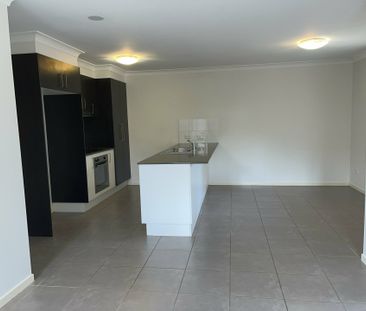 DUPLEX IN CABOOLTURE - NOTE RENT 140726 - $495 per week - Photo 5